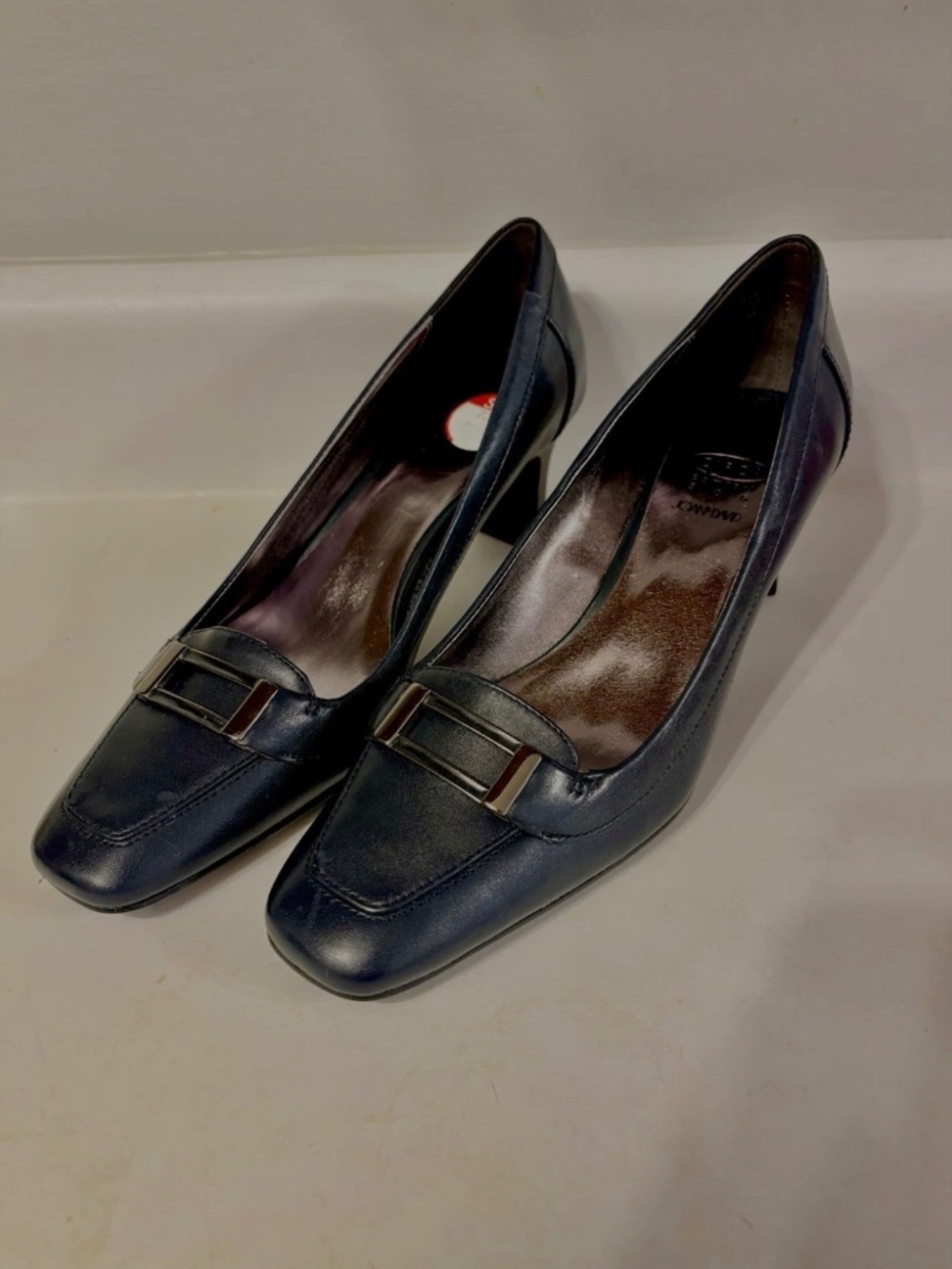 Circa Comfort Joan & David Damara Size 7.5 Navy Blue Pointed Leather Pumps Heels